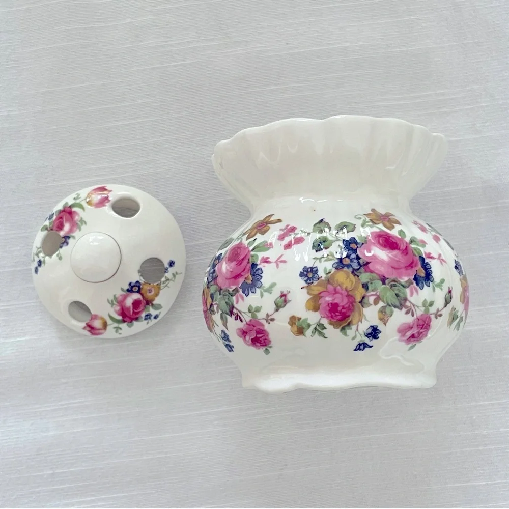 Rare Vintage~ DALIN~Fine Bone China/Porcelain Scallop Trinket Box/ Dish